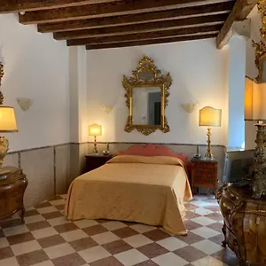 Appartement Luxury In San Marco With Canal View, Venetië